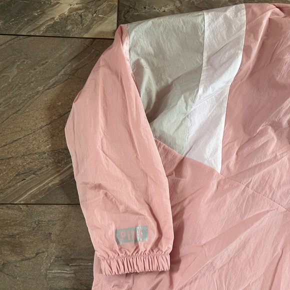Stylish hooded windbreaker by VS Pink - Picture 6 of 8